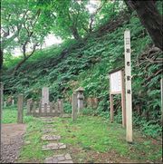 初君の歌碑