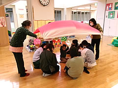 「わらべうたで遊ぼう」の画像