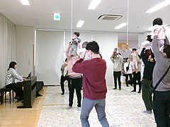 「パパと赤ちゃんふれあい音楽遊び」の画像