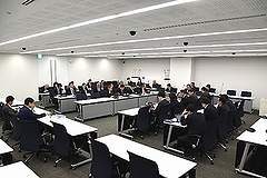 「第8回子ども・若者の権利条例(仮称)制定検討委員会の様子」