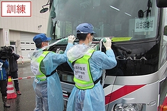 「スクリーニングポイントで車両の汚染状況を確認」の画像