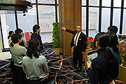記事「就職活動を前に企業見学バスツアー」の画像
