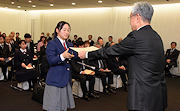 記事「祝!117人、15団体が市表彰を受賞」の画像