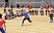 記事「五輪メダリストの技を間近で!バド教室」の画像