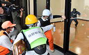 記事「クマ出没!その時どうする? 栃尾地域で訓練」の画像
