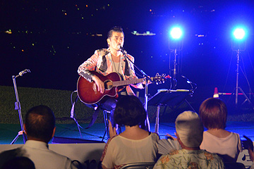 「宇崎さんの歌声とギターが響き渡ります」の画像
