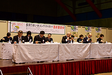 「審査は外観・味・食感・総合の４項目を評価」の画像