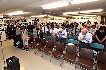 「殉難者に黙とうをささげました」の画像