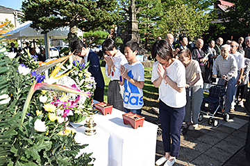 「戦災殉難者墓前法要」の画像