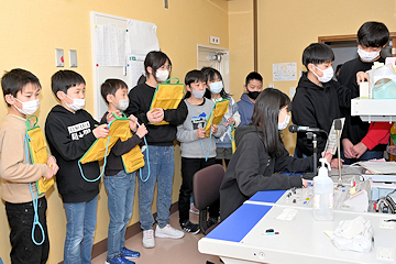 「上塩小の4・5年生11人」の画像