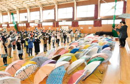 700本の傘でエコ学ぶ画像