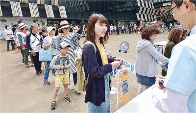 「マンホールカードに熱狂!」の画像