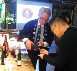 発信力のあるブロガーやデザイナー向けに行った日本酒の試飲会画像