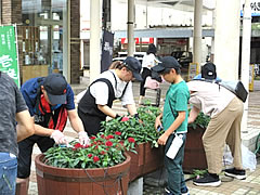 「長岡駅前市民プランターづくり」の画像3